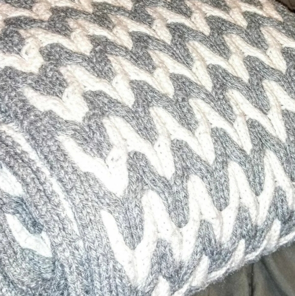 Calvin Klein Gray White Thick Waffle Cable Knit Chevron Stripe Infinity Scarf - Picture 4 of 6